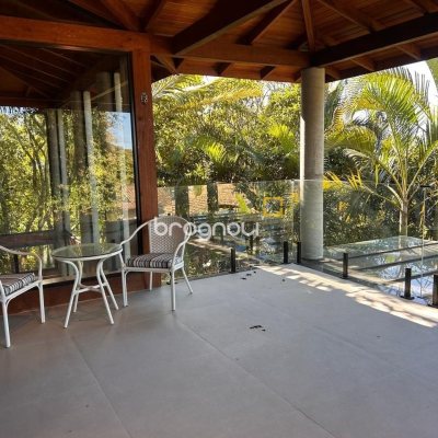 Casa com 323m², 3 quartos (sendo 3 suítes), no bairro Lagoa da Conceição em Florianópolis