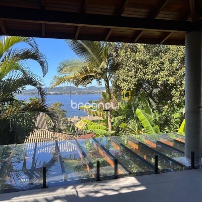 Casa com 323m², 3 quartos (sendo 3 suítes), no bairro Lagoa da Conceição em Florianópolis