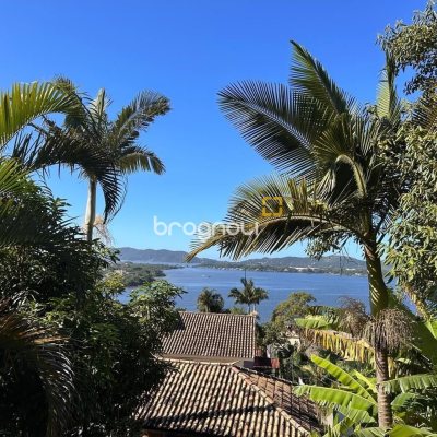 Casa com 323m², 3 quartos (sendo 3 suítes), no bairro Lagoa da Conceição em Florianópolis