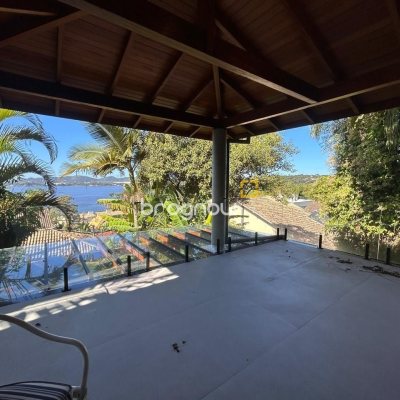 Casa com 323m², 3 quartos (sendo 3 suítes), no bairro Lagoa da Conceição em Florianópolis