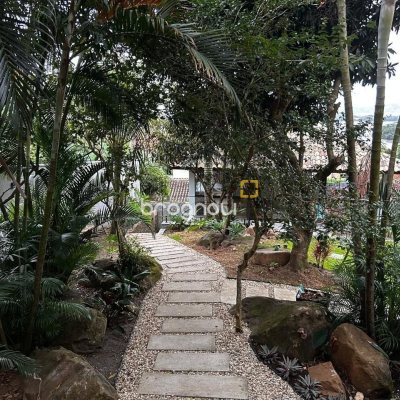 Casa com 323m², 3 quartos (sendo 3 suítes), no bairro Lagoa da Conceição em Florianópolis