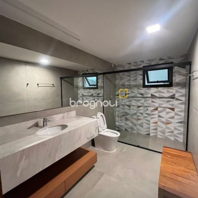 Casa com 323m², 3 quartos (sendo 3 suítes), no bairro Lagoa da Conceição em Florianópolis