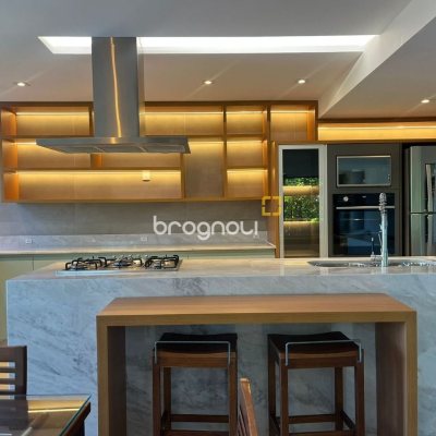 Casa com 323m², 3 quartos (sendo 3 suítes), no bairro Lagoa da Conceição em Florianópolis