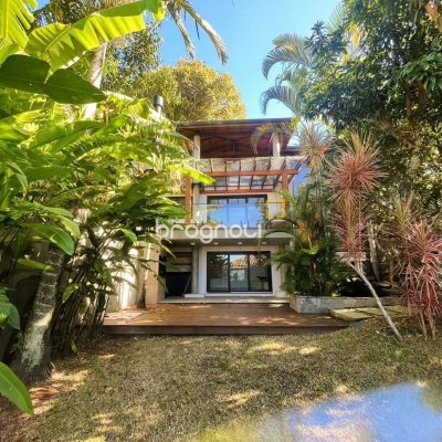 Casa com 323m², 3 quartos (sendo 3 suítes), no bairro Lagoa da Conceição em Florianópolis