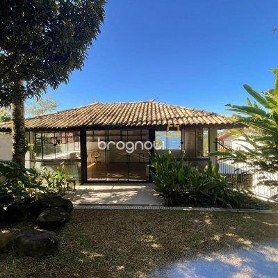 Casa com 323m², 3 quartos (sendo 3 suítes), no bairro Lagoa da Conceição em Florianópolis