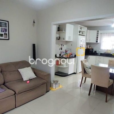 Casa com 110m², 3 quartos (sendo 1 suíte), 1 garagem, no bairro Rio Tavares em Florianópolis