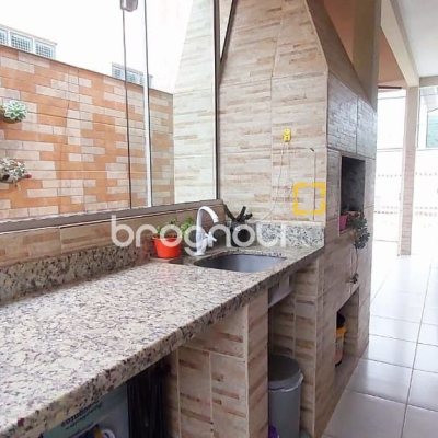 Casa com 110m², 3 quartos (sendo 1 suíte), 1 garagem, no bairro Rio Tavares em Florianópolis