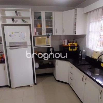 Casa com 110m², 3 quartos (sendo 1 suíte), 1 garagem, no bairro Rio Tavares em Florianópolis