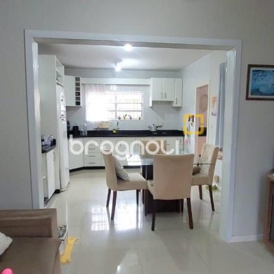 Casa com 110m², 3 quartos (sendo 1 suíte), 1 garagem, no bairro Rio Tavares em Florianópolis