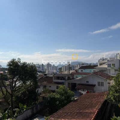 Apartamento com 92m², 3 quartos (sendo 1 suíte), 1 garagem, no bairro Estreito em Florianópolis