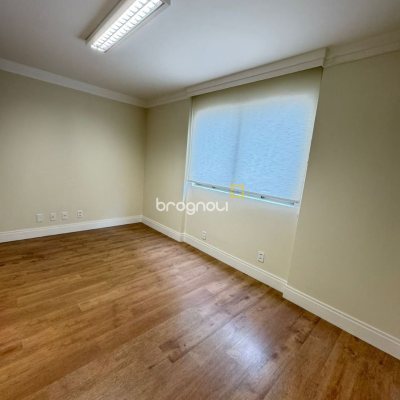 Sala com 35m², 1 garagem, no bairro Centro em Florianópolis