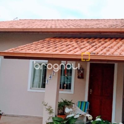 Casa com 118m², 3 quartos, 2 garagens, no bairro Ingleses do Rio Vermelho em Florianópolis