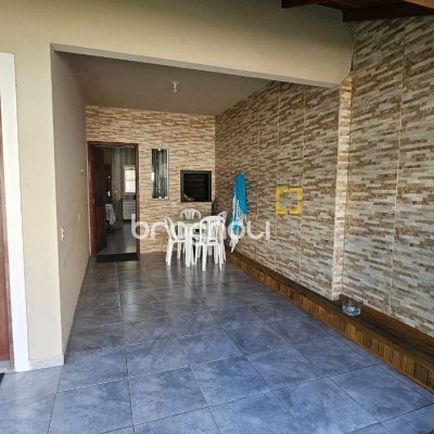 Casa com 118m², 3 quartos, 2 garagens, no bairro Ingleses do Rio Vermelho em Florianópolis