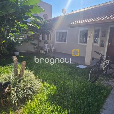 Casa com 118m², 3 quartos, 2 garagens, no bairro Ingleses do Rio Vermelho em Florianópolis