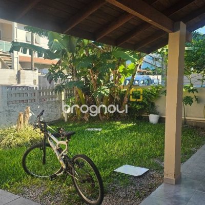 Casa com 118m², 3 quartos, 2 garagens, no bairro Ingleses do Rio Vermelho em Florianópolis