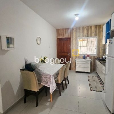 Casa com 118m², 3 quartos, 2 garagens, no bairro Ingleses do Rio Vermelho em Florianópolis