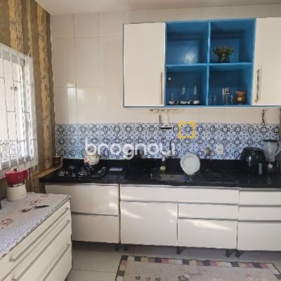 Casa com 118m², 3 quartos, 2 garagens, no bairro Ingleses do Rio Vermelho em Florianópolis