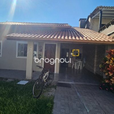 Casa com 118m², 3 quartos, 2 garagens, no bairro Ingleses do Rio Vermelho em Florianópolis