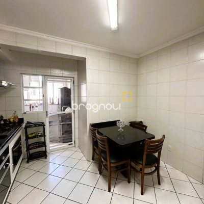 Apartamento com 96m², 2 quartos (sendo 1 suíte), 1 garagem, no bairro Kobrasol em São José