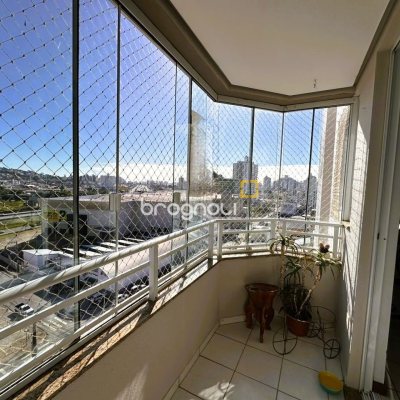 Apartamento com 96m², 2 quartos (sendo 1 suíte), 1 garagem, no bairro Kobrasol em São José