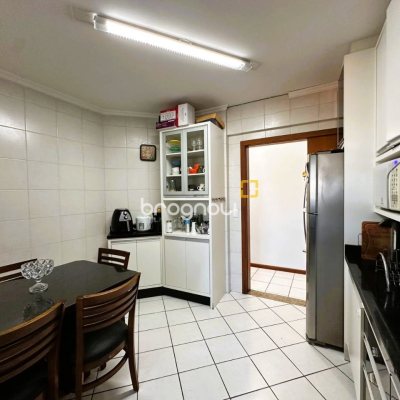 Apartamento com 96m², 2 quartos (sendo 1 suíte), 1 garagem, no bairro Kobrasol em São José