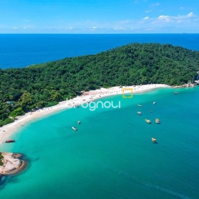 Casa com 176m², 4 quartos (sendo 1 suíte), 3 garagens, no bairro Campeche em Florianópolis
