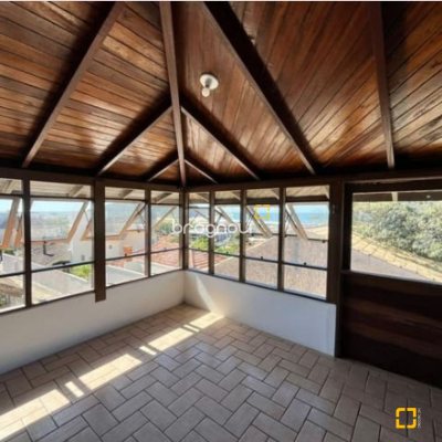 Casa com 220m², 7 quartos, 8 garagens, no bairro Ingleses em Florianópolis