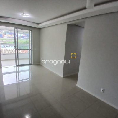 Apartamento com 79m², 2 quartos (sendo 1 suíte), 1 garagem, no bairro Praia Comprida em São José