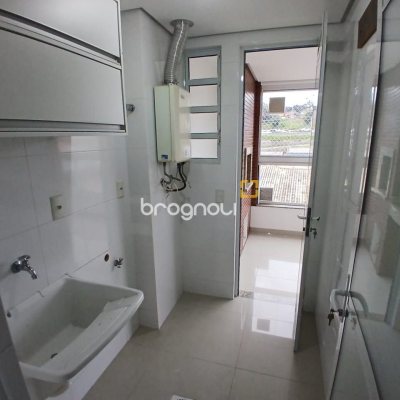 Apartamento com 79m², 2 quartos (sendo 1 suíte), 1 garagem, no bairro Praia Comprida em São José
