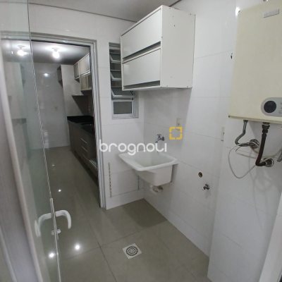 Apartamento com 79m², 2 quartos (sendo 1 suíte), 1 garagem, no bairro Praia Comprida em São José