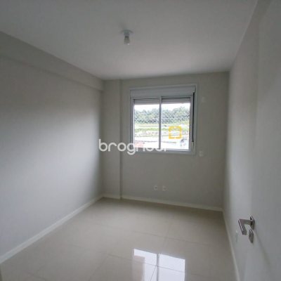 Apartamento com 79m², 2 quartos (sendo 1 suíte), 1 garagem, no bairro Praia Comprida em São José