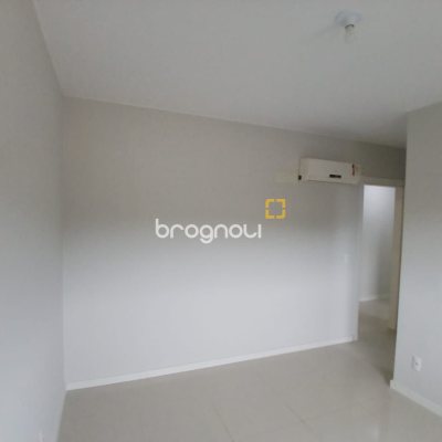 Apartamento com 79m², 2 quartos (sendo 1 suíte), 1 garagem, no bairro Praia Comprida em São José
