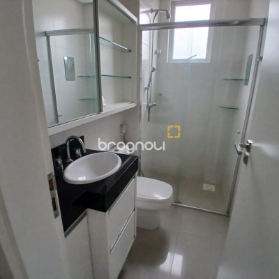 Apartamento com 79m², 2 quartos (sendo 1 suíte), 1 garagem, no bairro Praia Comprida em São José