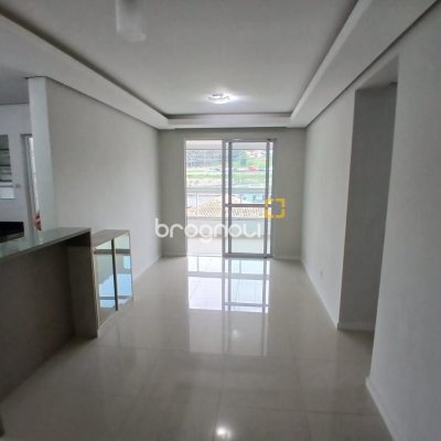 Apartamento com 79m², 2 quartos (sendo 1 suíte), 1 garagem, no bairro Praia Comprida em São José