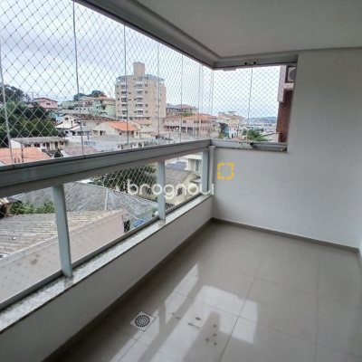 Apartamento com 79m², 2 quartos (sendo 1 suíte), 1 garagem, no bairro Praia Comprida em São José