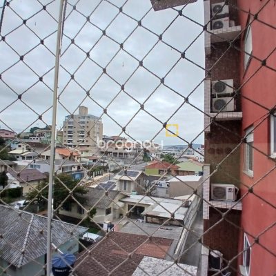 Apartamento com 79m², 2 quartos (sendo 1 suíte), 1 garagem, no bairro Praia Comprida em São José