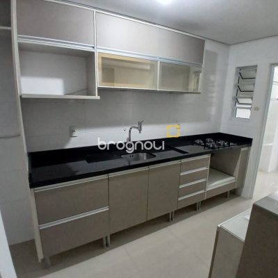 Apartamento com 79m², 2 quartos (sendo 1 suíte), 1 garagem, no bairro Praia Comprida em São José