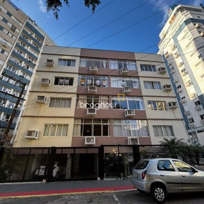 Apartamento com 90m², 3 quartos (sendo 1 suíte), 1 garagem, no bairro Centro em Florianópolis