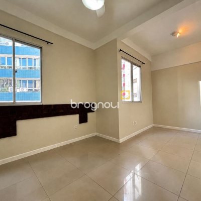 Apartamento com 90m², 3 quartos (sendo 1 suíte), 1 garagem, no bairro Centro em Florianópolis