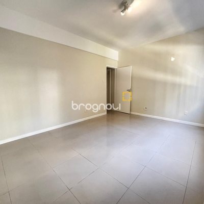 Apartamento com 90m², 3 quartos (sendo 1 suíte), 1 garagem, no bairro Centro em Florianópolis