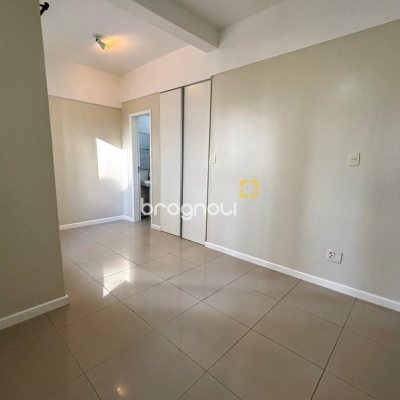 Apartamento com 90m², 3 quartos (sendo 1 suíte), 1 garagem, no bairro Centro em Florianópolis