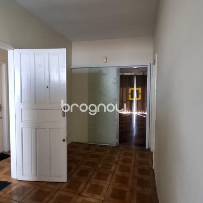 Prédio com 345m², 2 garagens, no bairro Canto em Florianópolis