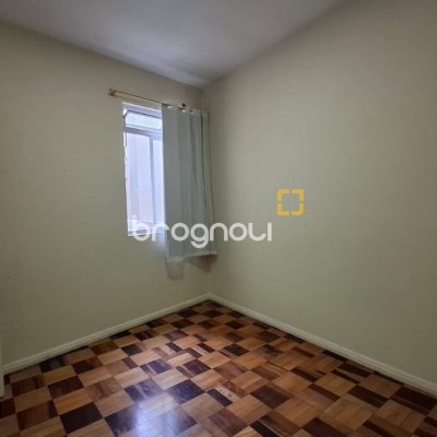 Prédio com 345m², 2 garagens, no bairro Canto em Florianópolis