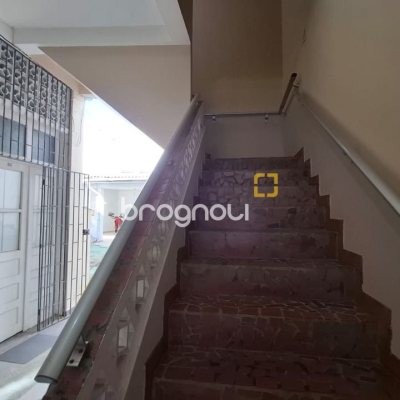 Prédio com 345m², 2 garagens, no bairro Canto em Florianópolis