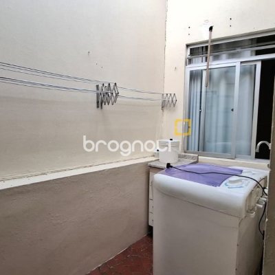 Prédio com 345m², 2 garagens, no bairro Canto em Florianópolis