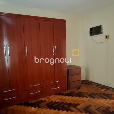 Prédio com 345m², 2 garagens, no bairro Canto em Florianópolis