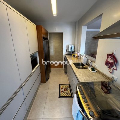 Apartamento com 99m², 3 quartos (sendo 1 suíte), 1 garagem, no bairro Trindade em Florianópolis