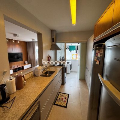 Apartamento com 99m², 3 quartos (sendo 1 suíte), 1 garagem, no bairro Trindade em Florianópolis