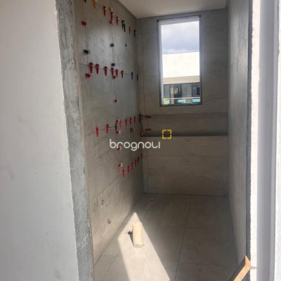 Casa com 230m², 3 quartos (sendo 3 suítes), 2 garagens, no bairro Campeche em Florianópolis