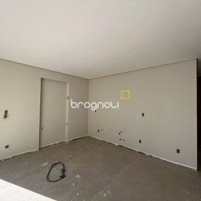 Casa com 230m², 3 quartos (sendo 3 suítes), 2 garagens, no bairro Campeche em Florianópolis